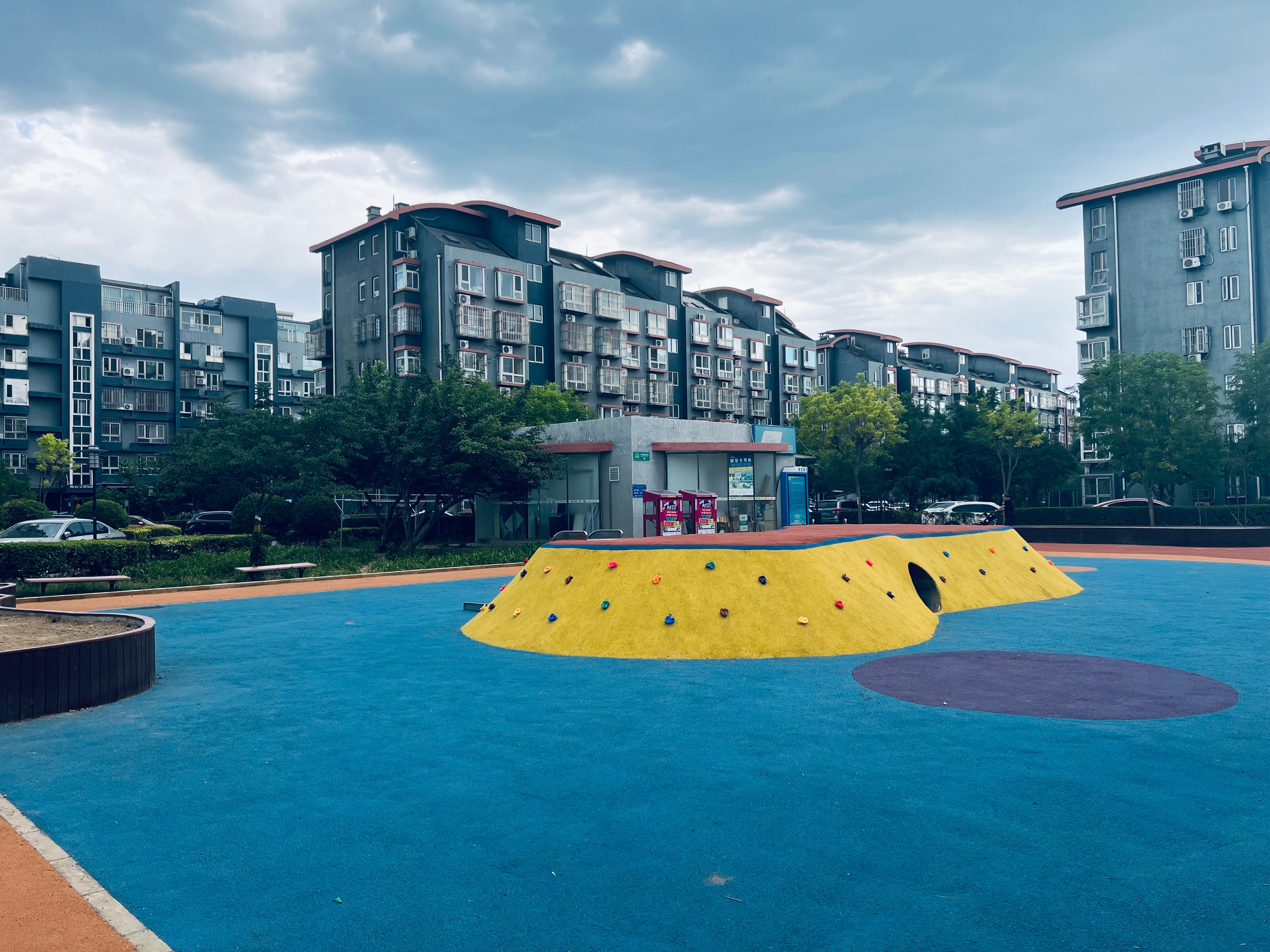 广场改造,社区绿化……社区改造一小步,居民幸福一大步!