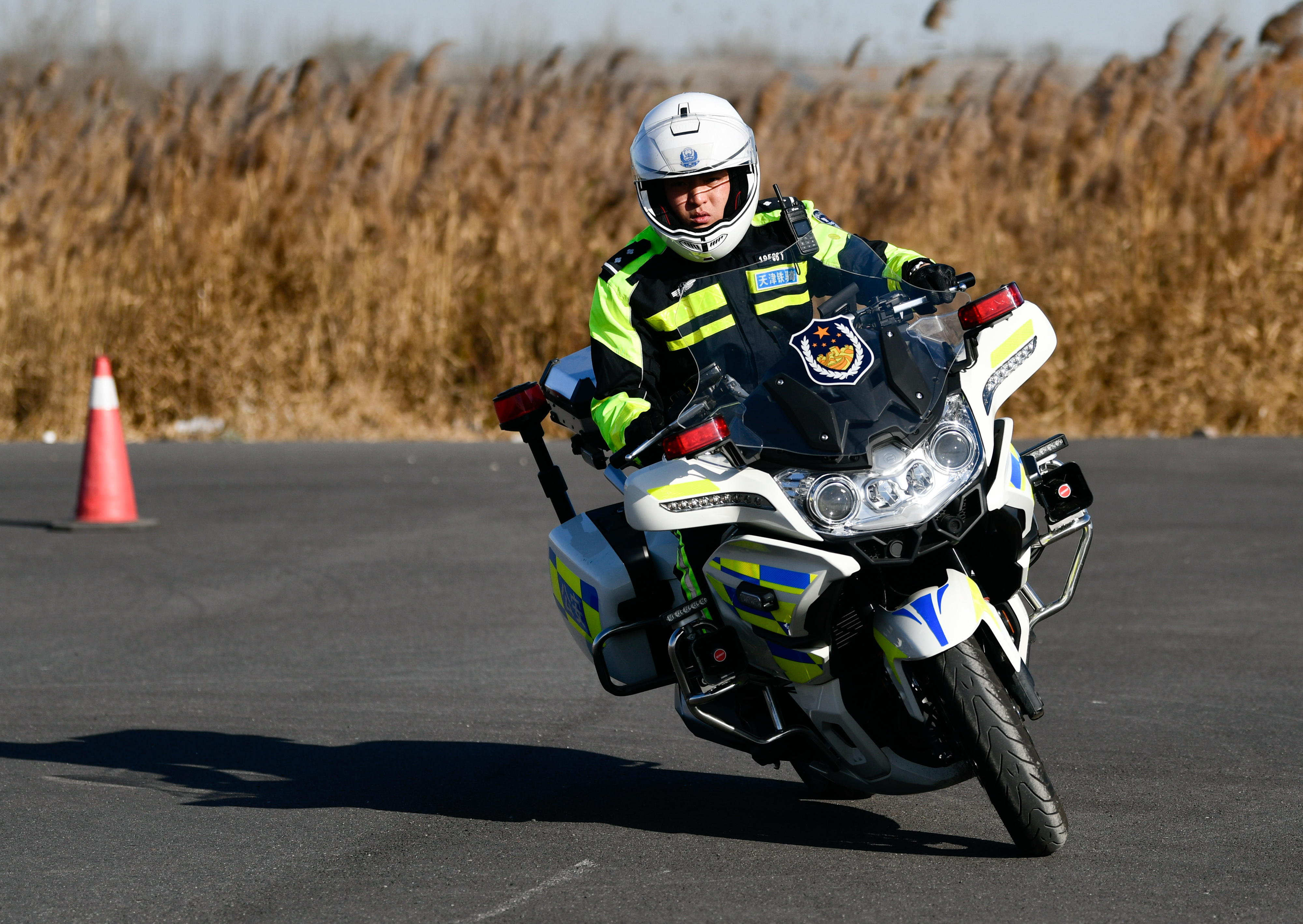 用青春护卫荣誉(6)