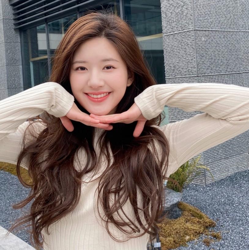 回顾"一夜成名"赵露思:汪涵干女儿,手滑多次上热搜,善良收小动物