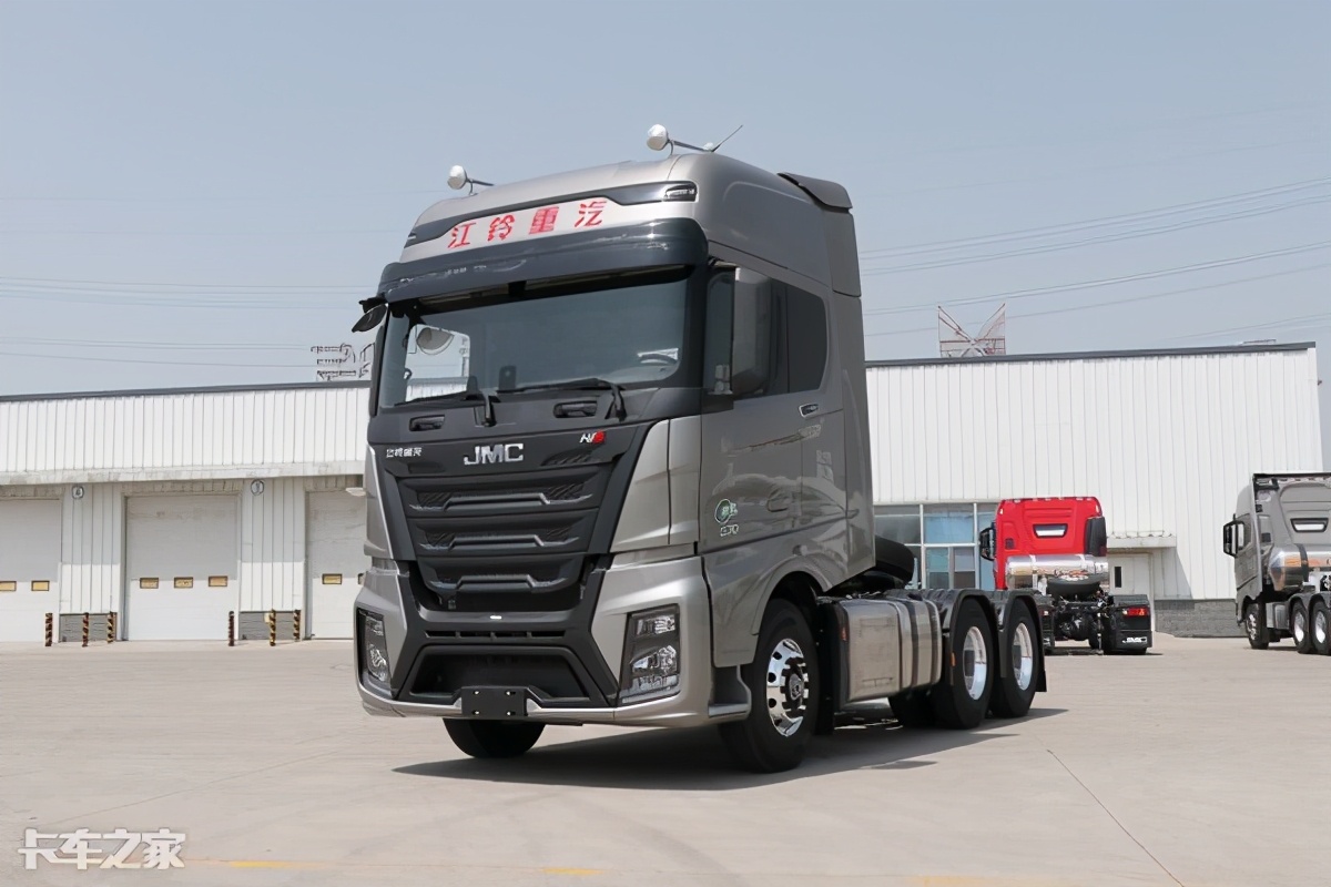 530马力配采埃孚amt,还有液缓,实拍江铃威龙hv5牵引车