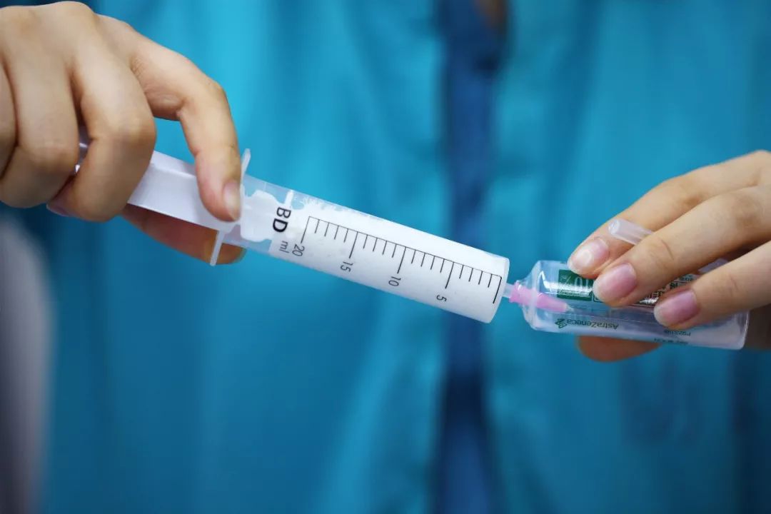 身体出现4个迹象,或是提醒你盐吃多了,要尽量限制盐的摄入量