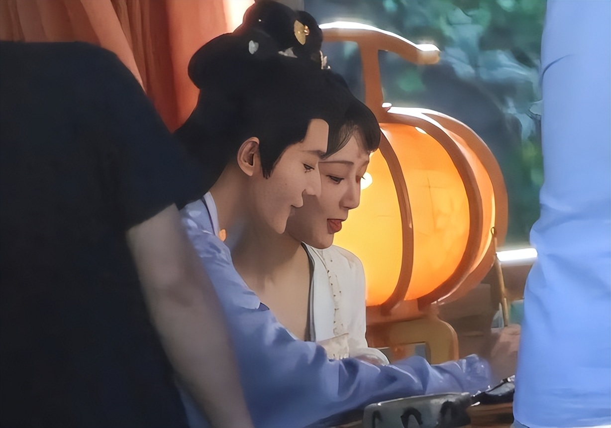 《长相思》cp同框路透,牵手戏很甜蜜,对视太深情,杨紫赢麻了