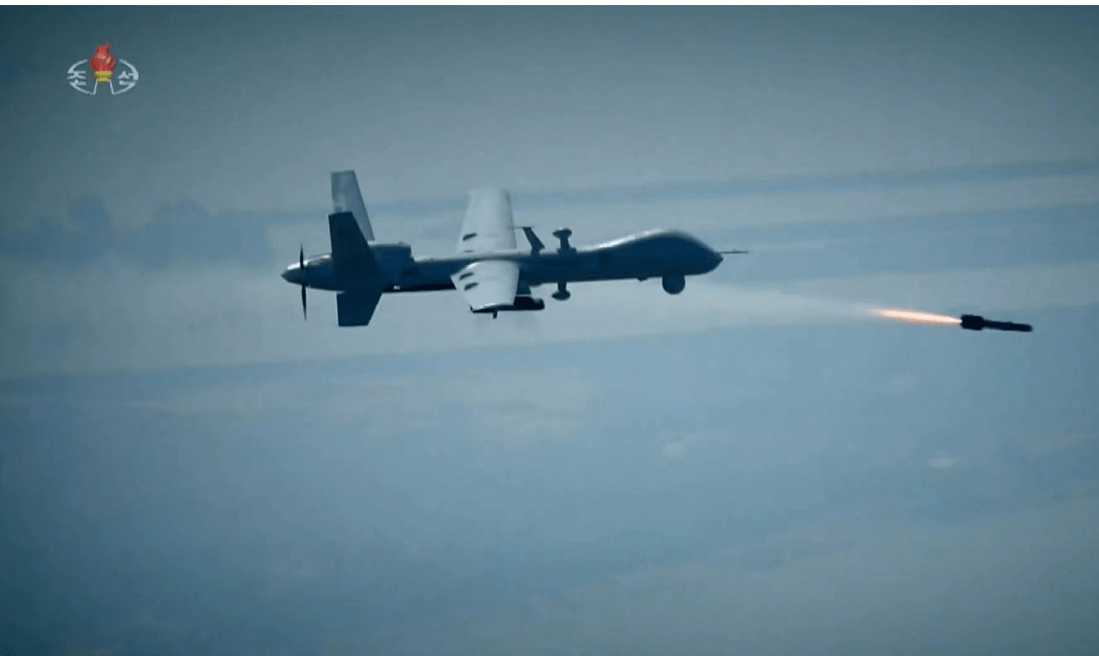 无人机,比如mq-1"捕食者"察打一体无人机就是在rq-1侦察机集成了"地狱