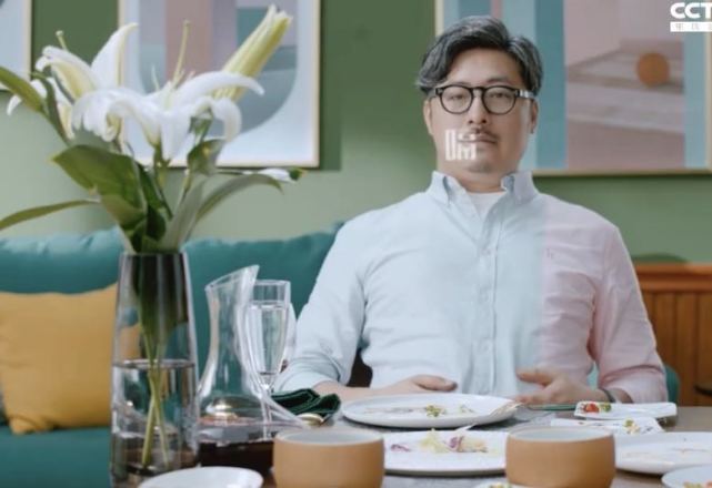 王岳伦做饭讨老婆欢心,李湘跟老公撒娇,两人把鹅肝当家常菜