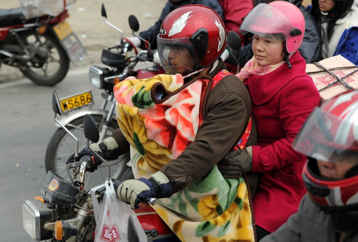 春节临近,摩托车返乡大军锐减,归家心切为何却不回去了?