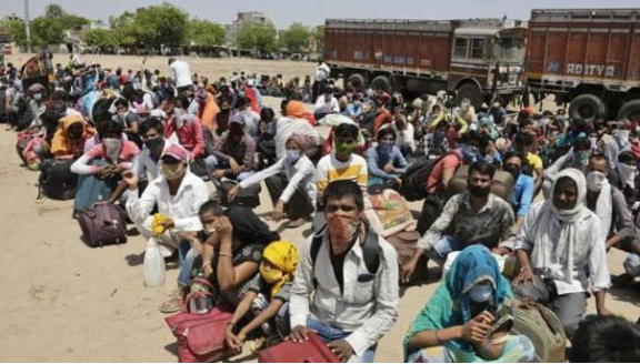 大批印度难民涌入美国,印度疫情拐点何时到来?