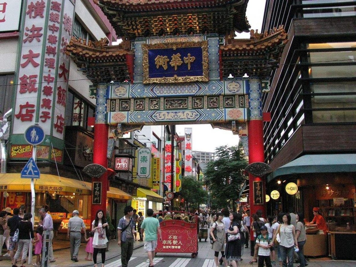 东南亚最繁华的唐人街!满大街都是中文招牌,像极了70年代的香港