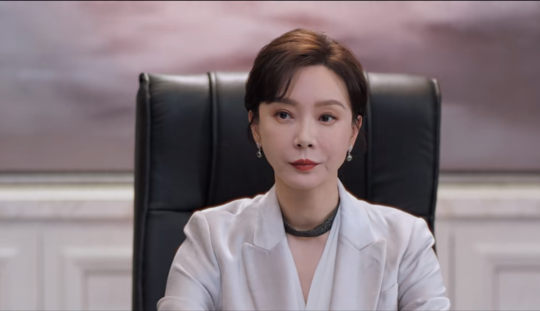 《不完美受害人》:从恋爱脑到事业脑,陈数到底经历了什么?