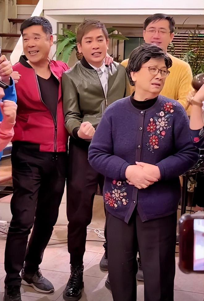 "康婶"黄锦裳化悲痛为力量,82岁的她成为了康家的定海神针