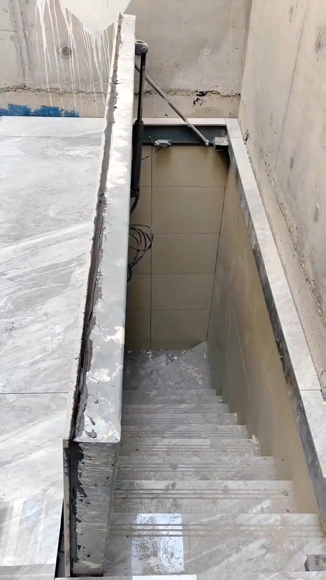 地下室隐藏门楼梯口隐形门翻盖折叠门暗门