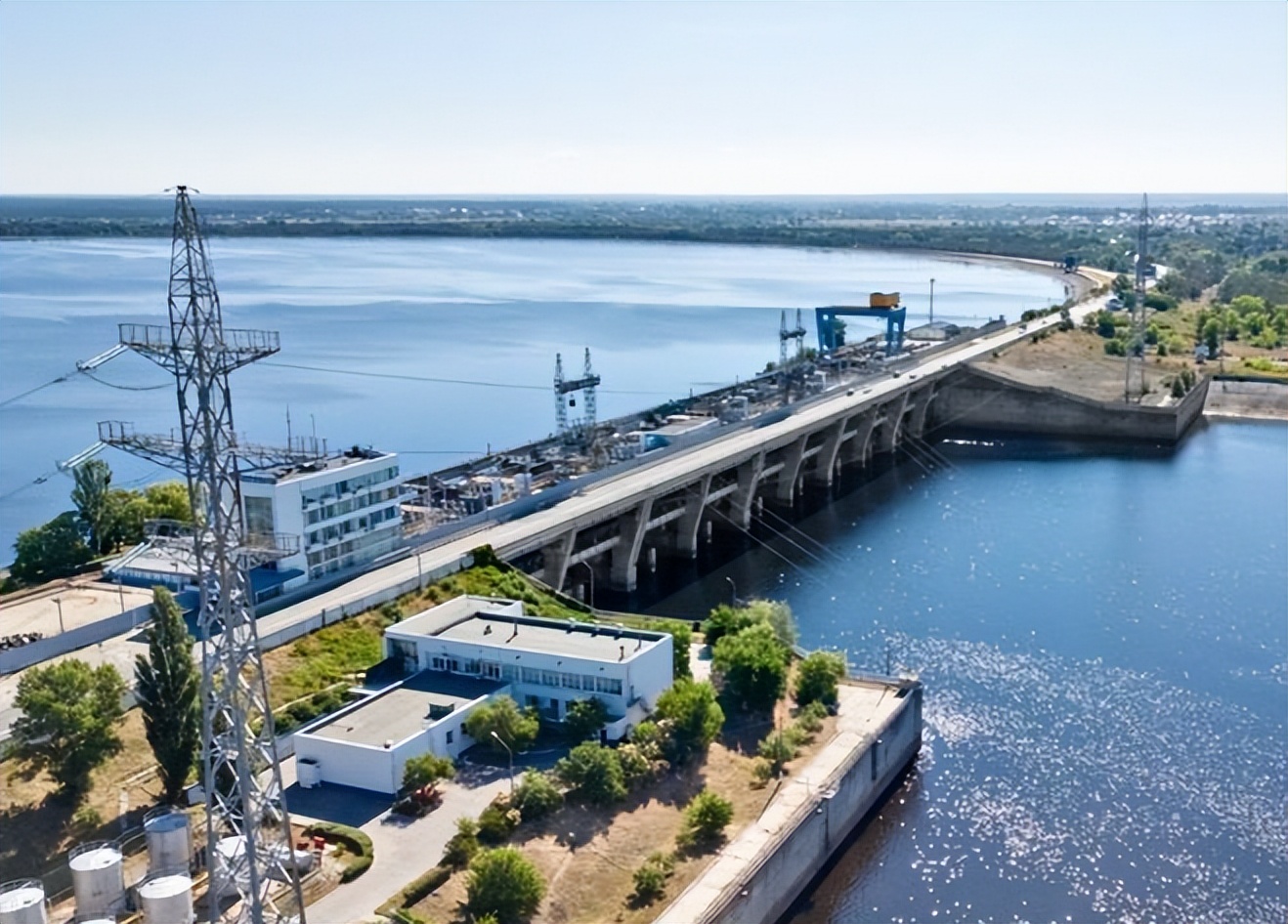 乌克兰的"花园口",赫尔松大坝被炸,但这恐怕拦不住乌军的溃败