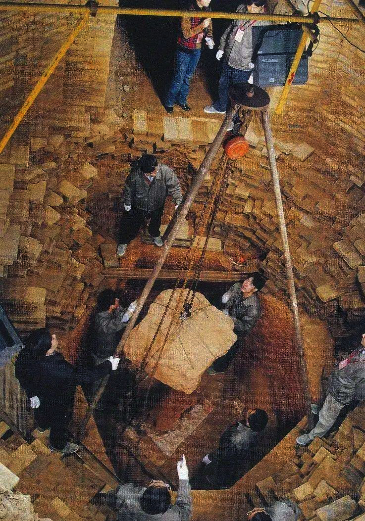 雷峰塔发现蛇真实图片图片