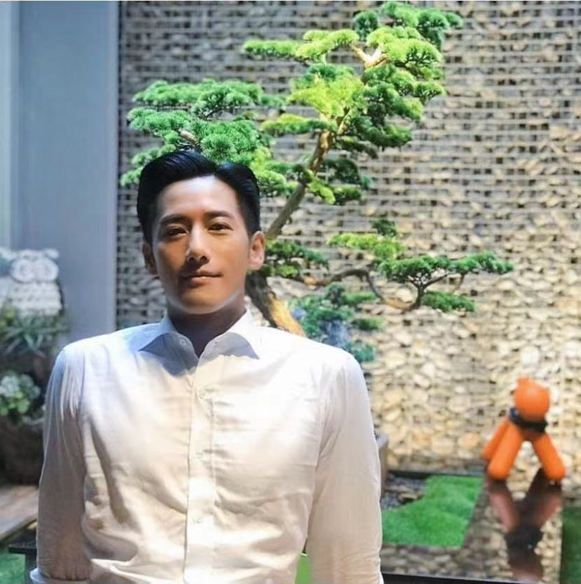 据悉,37岁的周孝安和陈天仁因戏生情,两人在今年1月秘密登记结婚,并在