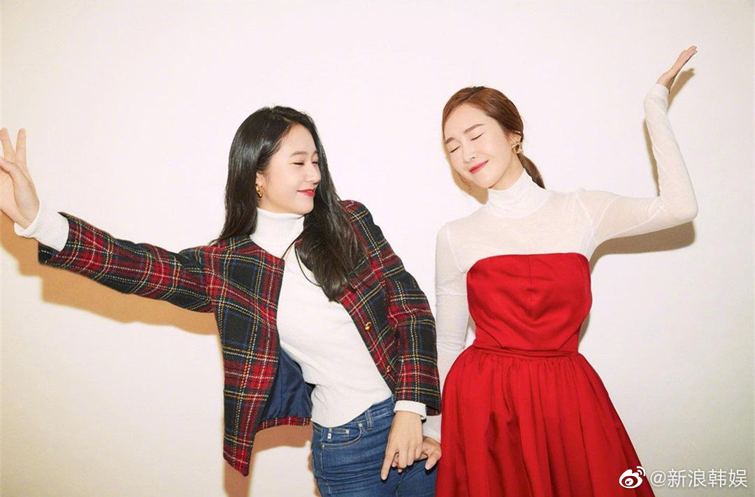 韩国引以为豪的美女姐妹 郑秀晶郑秀妍圣诞合照公开