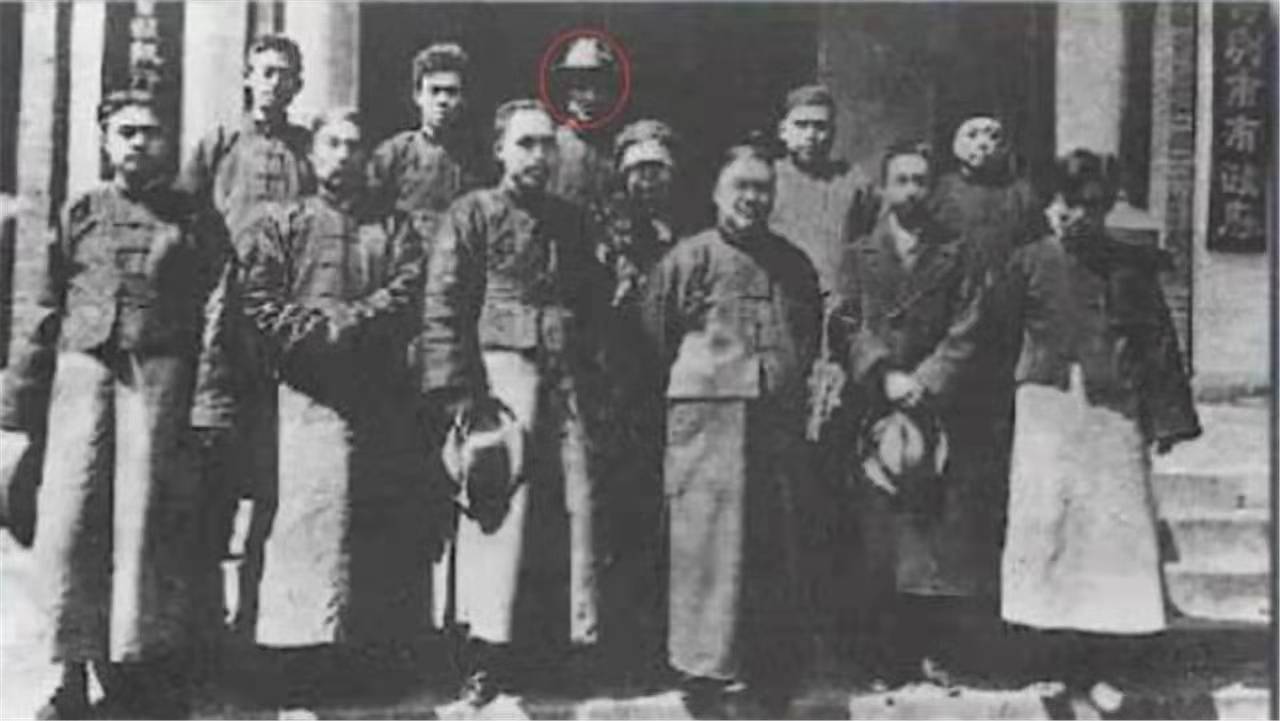 顾顺章叛变后被枪决,行刑前,为何要刺穿他的"琵琶骨"