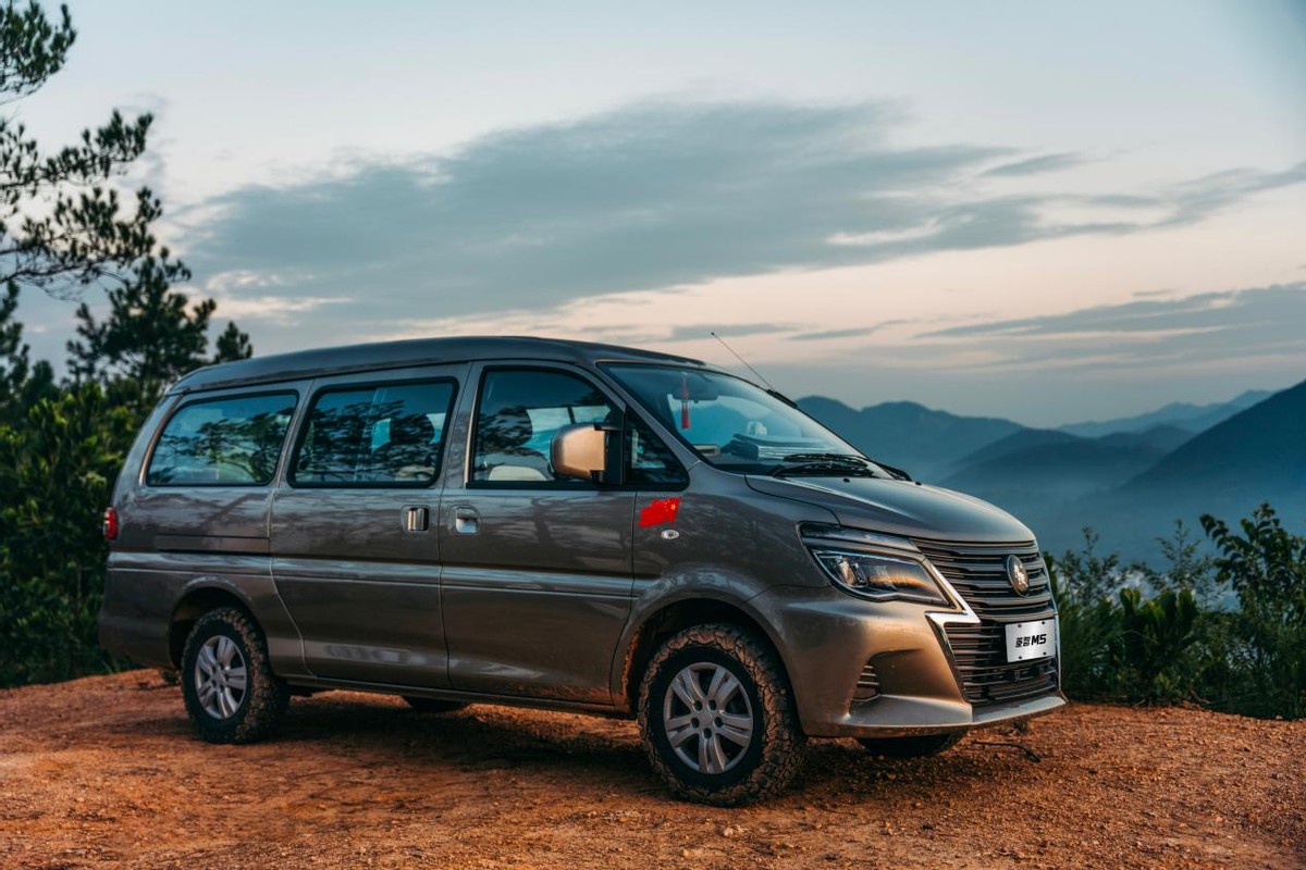 2024款菱智m5对比瑞风m3 plus,菱智果然更胜一筹