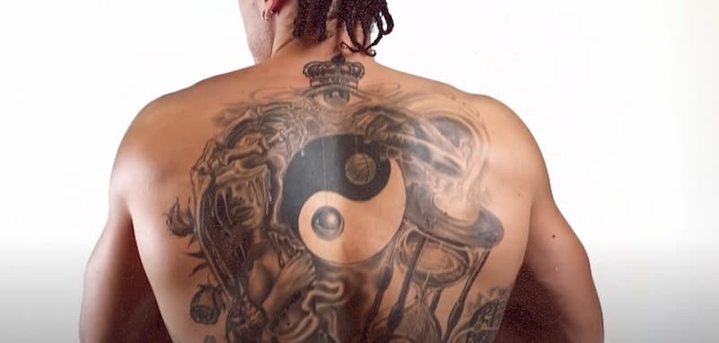 阿隆-戈登10 个纹身秘密:中字改善,颈部皇冠这些图案有何意义?