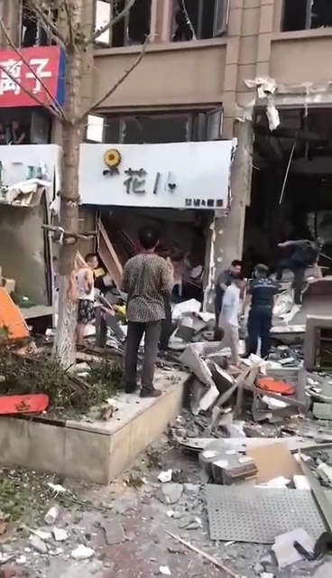 突发!山东烟台一小吃店爆炸,住宅楼震颤