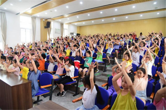 桂林市秀峰区榕湖小学分校举办垃圾分类专题讲座