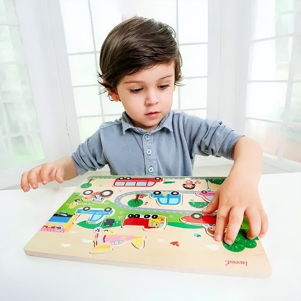 妈妈每天带着孩子玩拼图,被家里斥责不务正业,几月后见分晓!