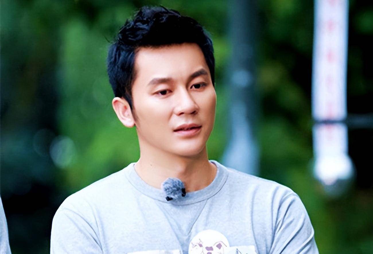 李晨工作室发文否认吻痕谣言 称其为3月录制过程中的小擦伤