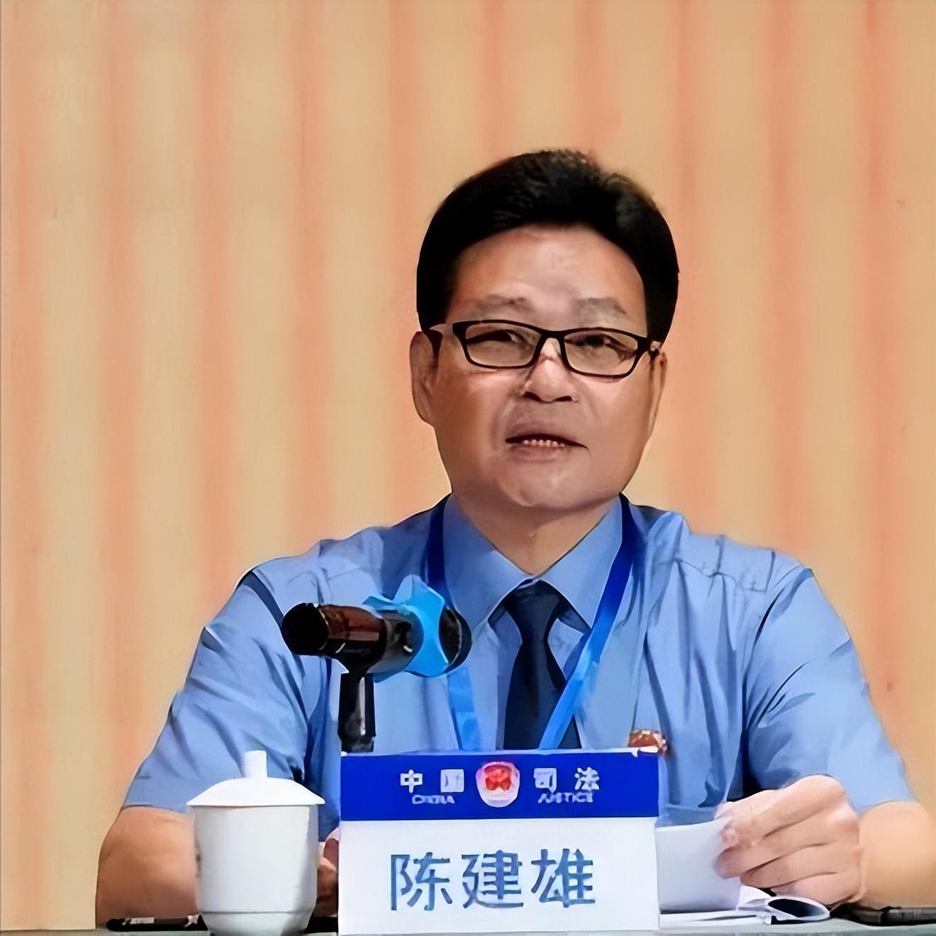 广东普宁人,历任揭阳普宁市人民检察院党组成员,副检察长,榕城区人民