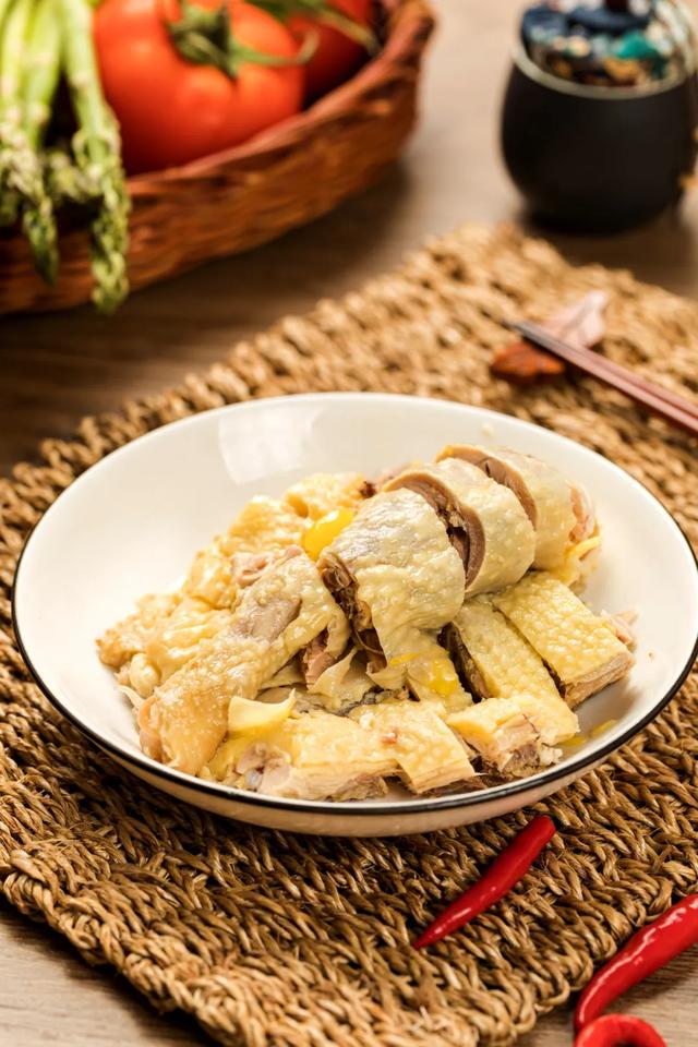 虾油鸡,卤鸭……只有几张桌子的小店却备受"老杭州"的青睐