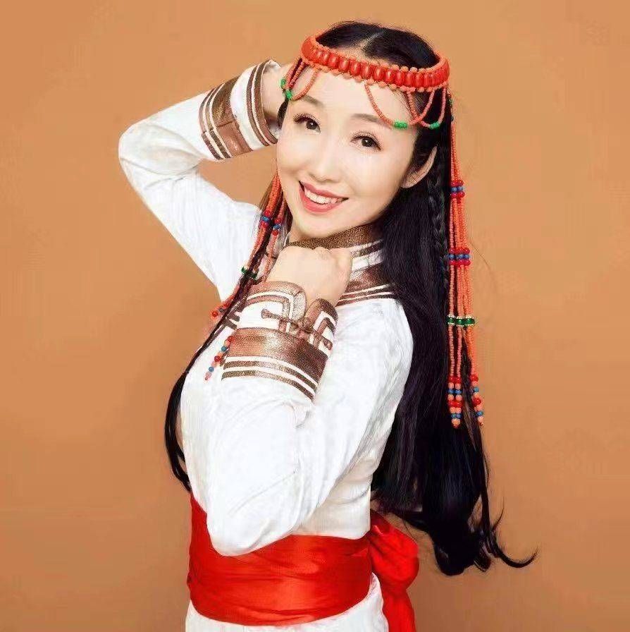 新疆籍女歌手图片