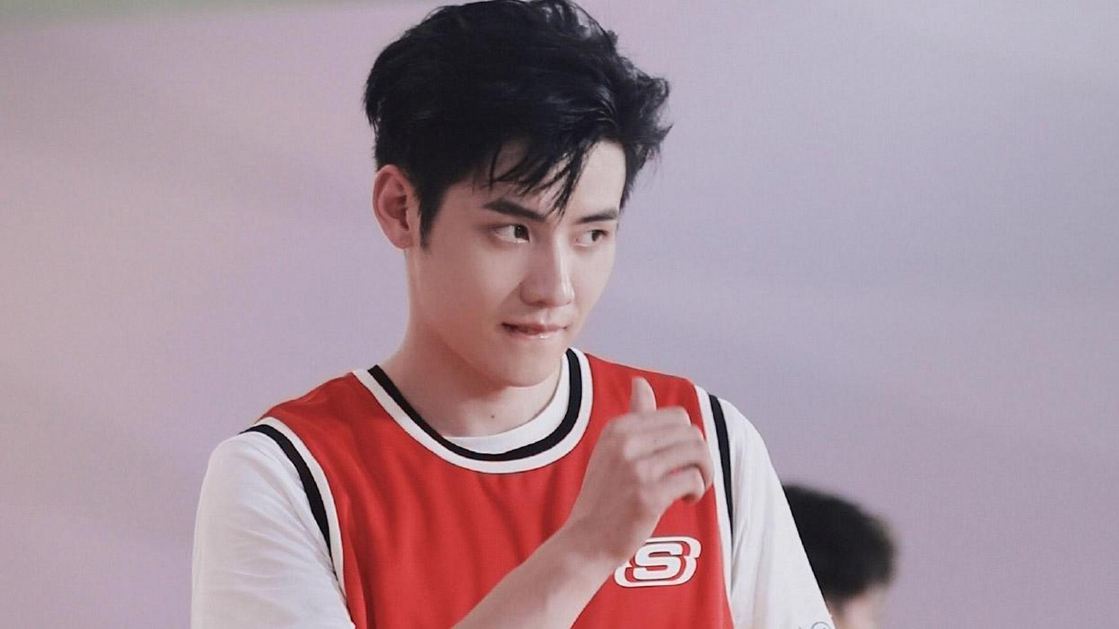 任豪因塌房事件和新恋情曝光再次成为焦点.