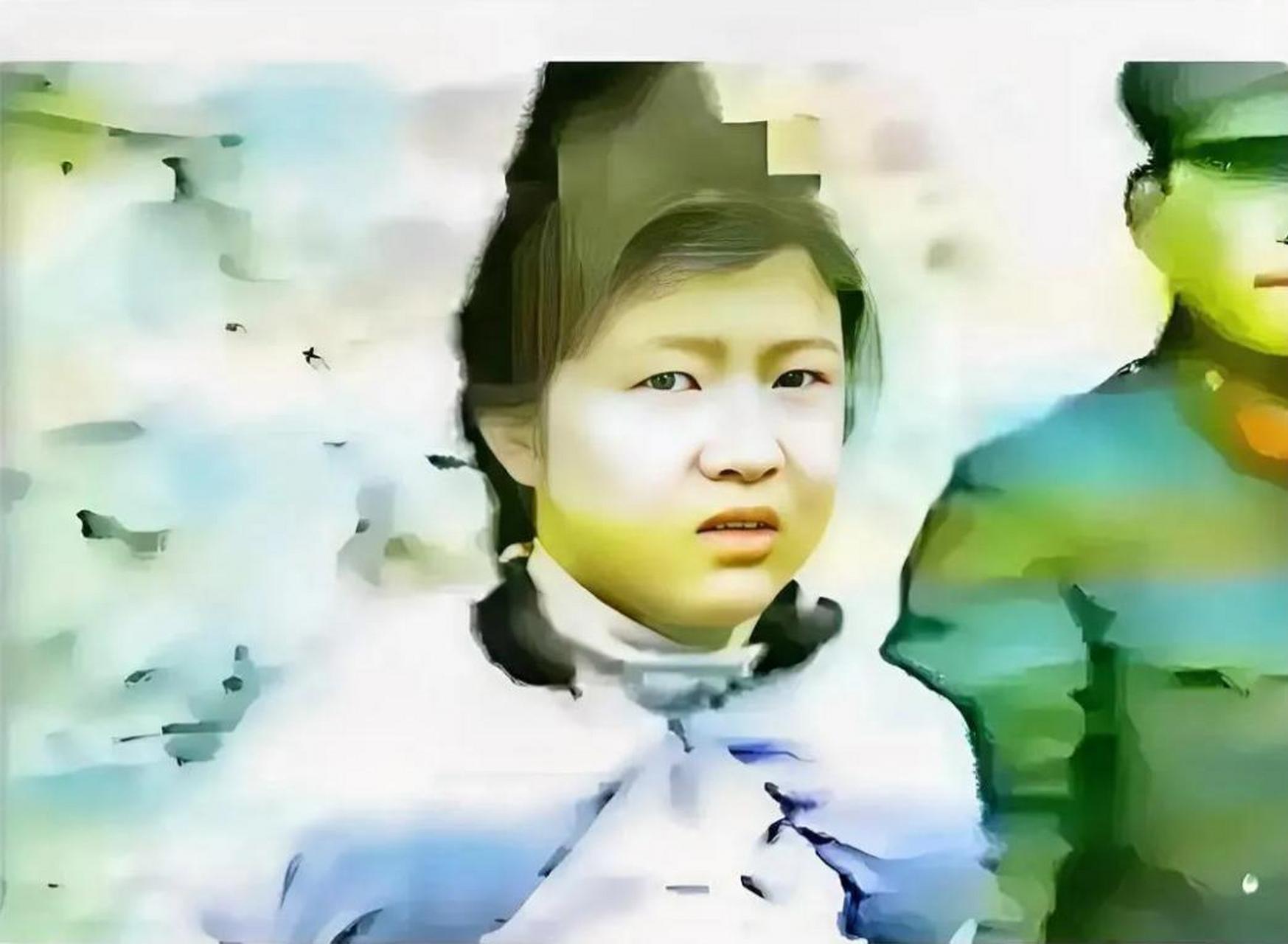 她因为与多个男子有不检点的行为,被判了流氓罪,最终被执行了死刑.