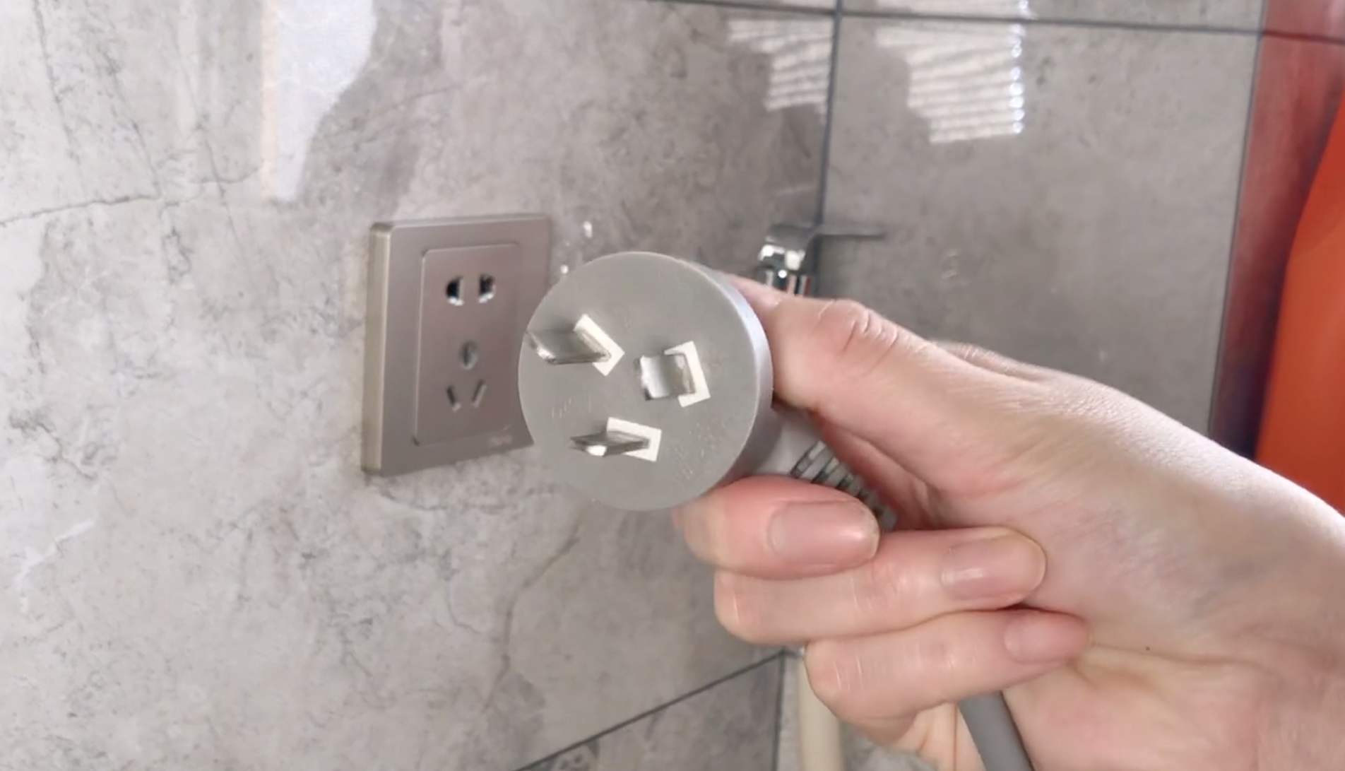 建议大家:家里这3个插头,用完要拔掉,省电又安全