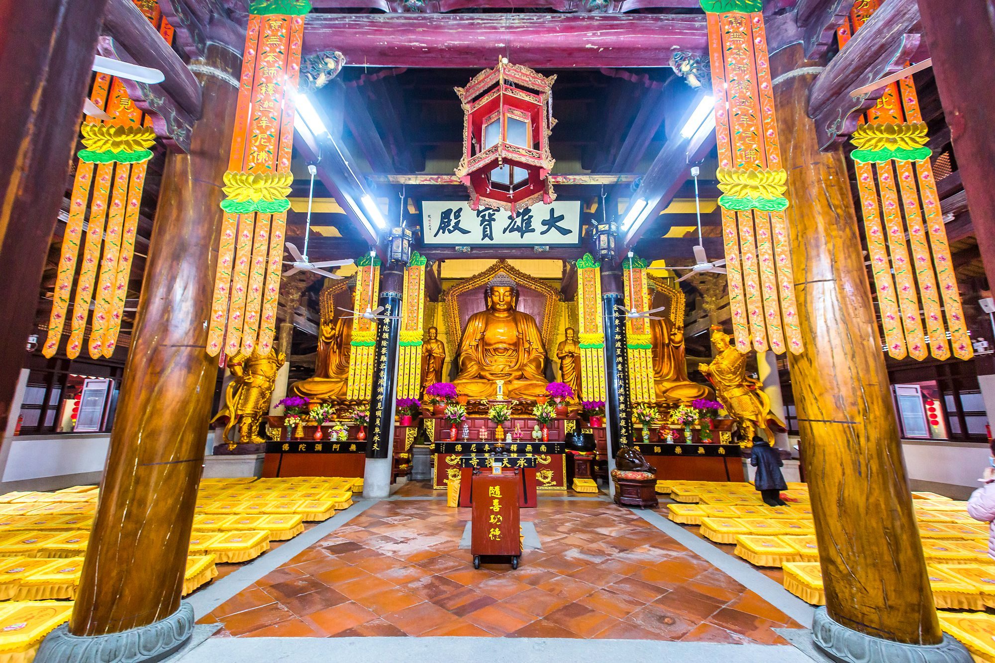 泉州有一座承天寺,是闹市中难得的园林缘地,深受游客们的喜爱