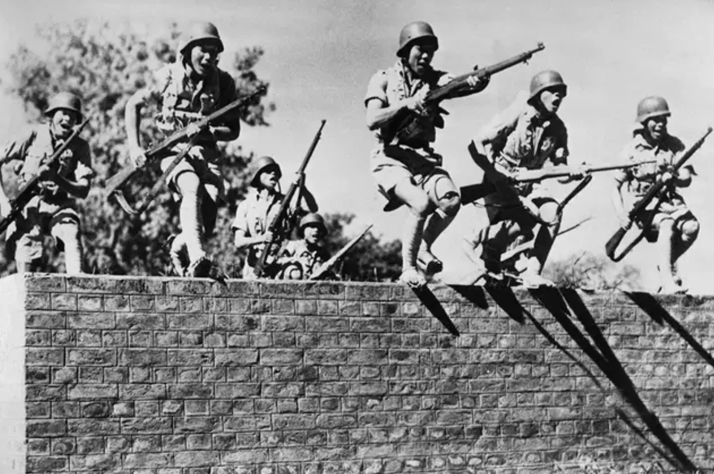 1940年夜袭沁阳城:国军"誓死"攻城,逼得鬼子跳下城墙"玉碎"