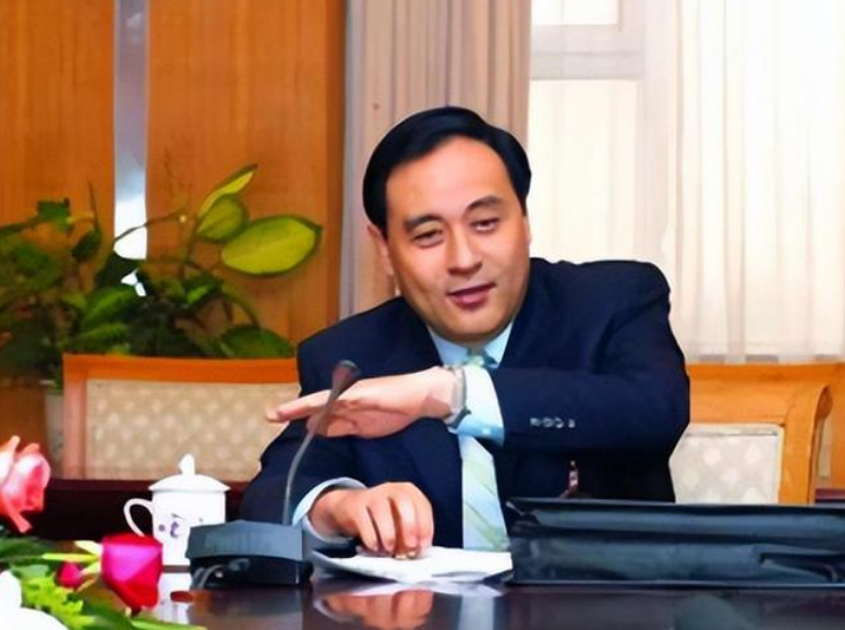 回顾:广东"巨虎"林崇中,被判10年一天牢没坐,还带情人去会所