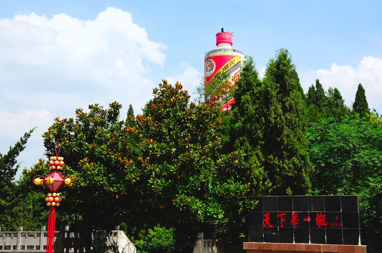 贵州有一奇葩建筑,本身高度有30米,有"天下第一瓶"之称