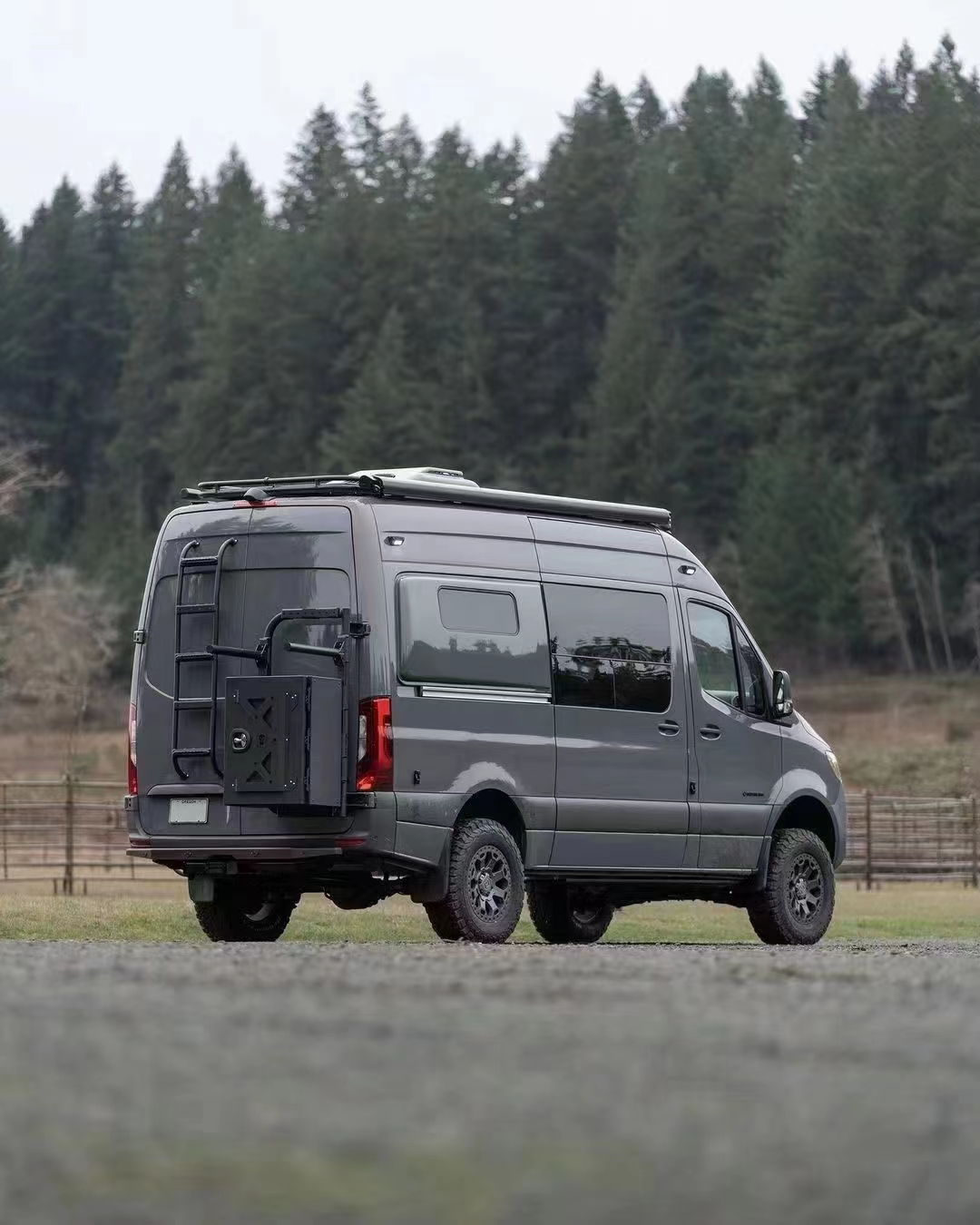 能越野,露营,搬家,自驾游的奔驰斯宾特b型房车,爱了吗?