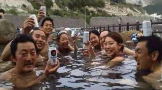 这个国家男女一起泡温泉,可谓真正的"洗浴王"