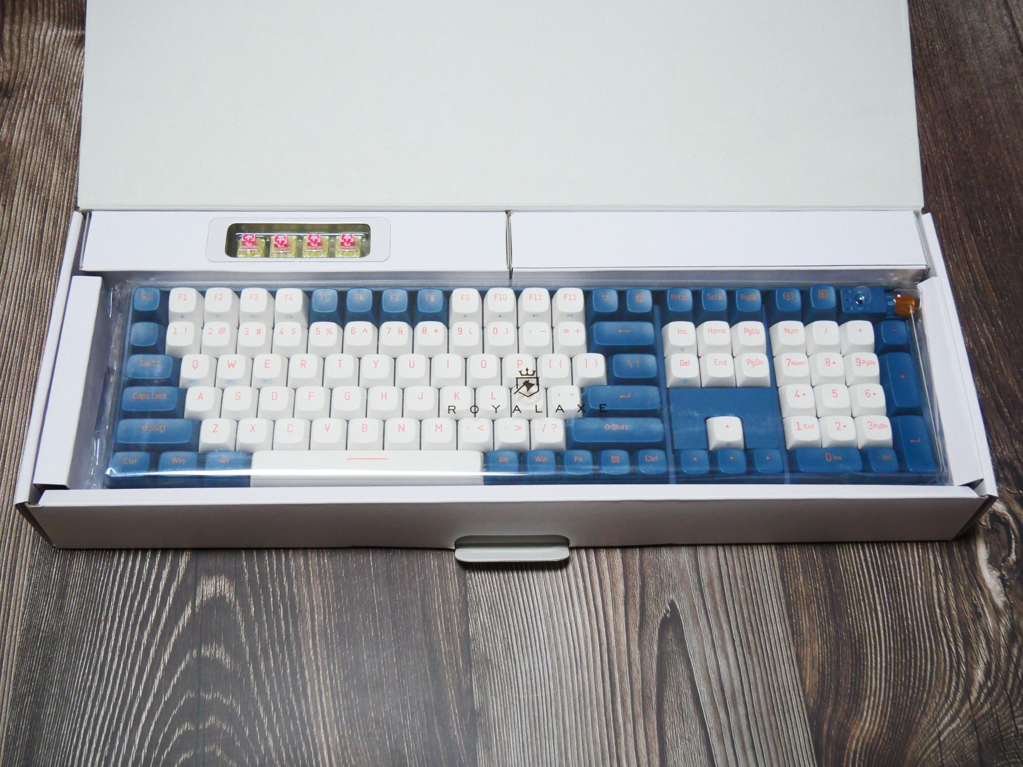 可能是目前500元最强机械键盘:御斧r108金粉轴三模键盘使用评测