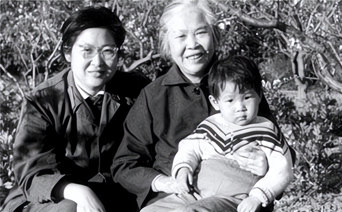 李讷晚年谈到李敏赞不绝口:姐姐有本事,两个孩子也都很有出息