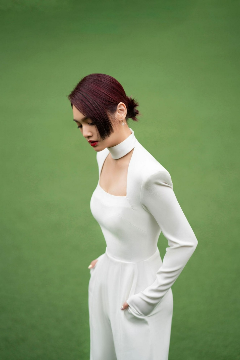 杨丞琳最新写真曝光 极简纯白造型气场全开