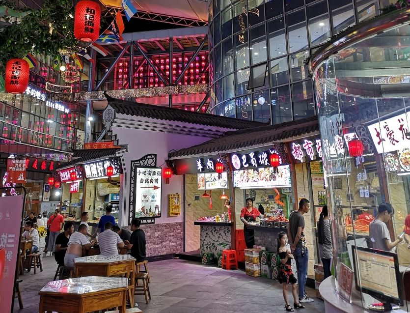 如果你嫌木直街的人太多的话 也可以转去星隆国际城的宣城小吃街 虽不