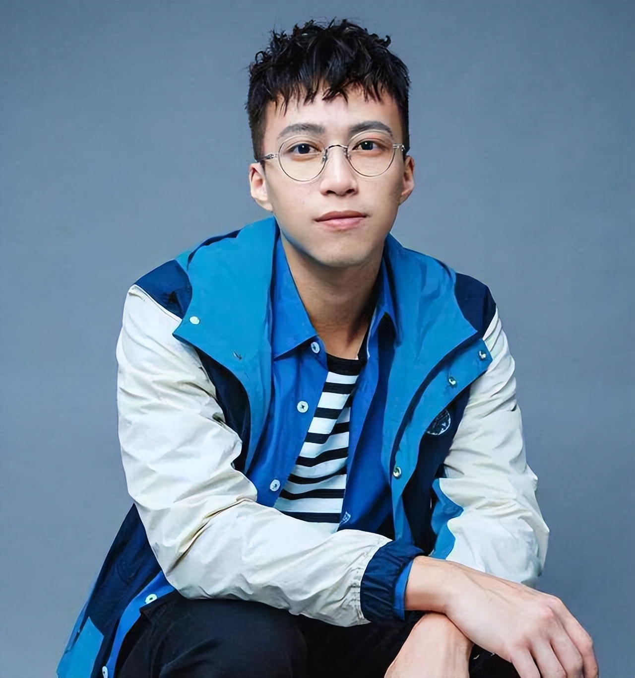 tvb知名男星吴业坤家中添新成员,妻子分享喜讯,不料引起误会