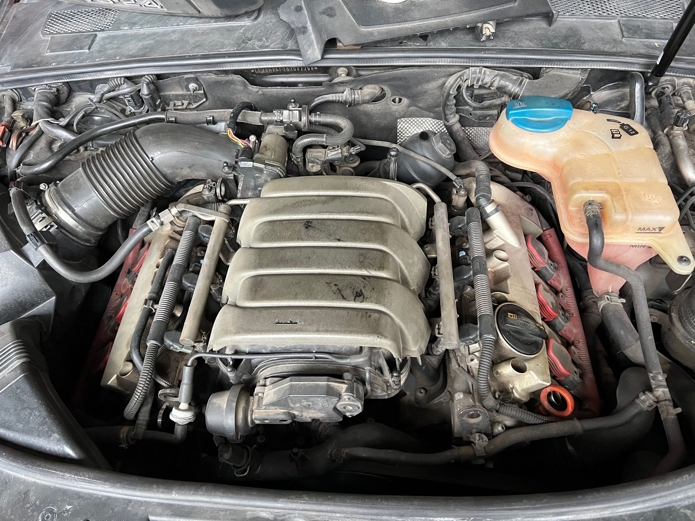 奥迪a6l换个不一样的机油做个不一样的保养,解决轻微烧机油如何