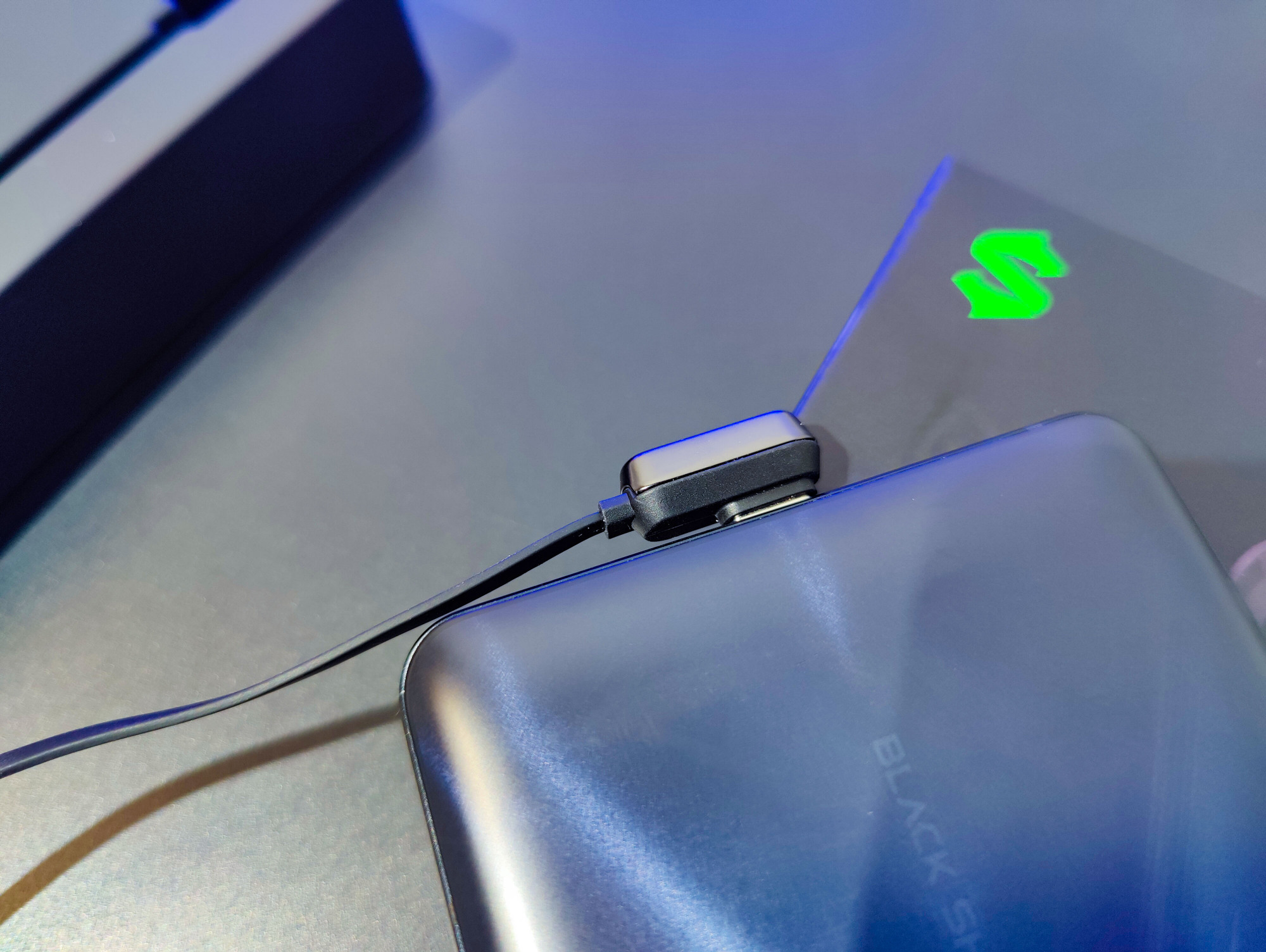 黑鲨凤鸣入耳式耳机图赏:专为游戏而生