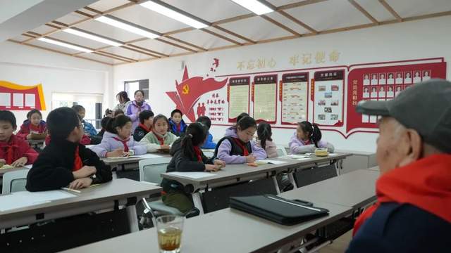 宁波市中原小学开展学雷锋红色主题宣讲会