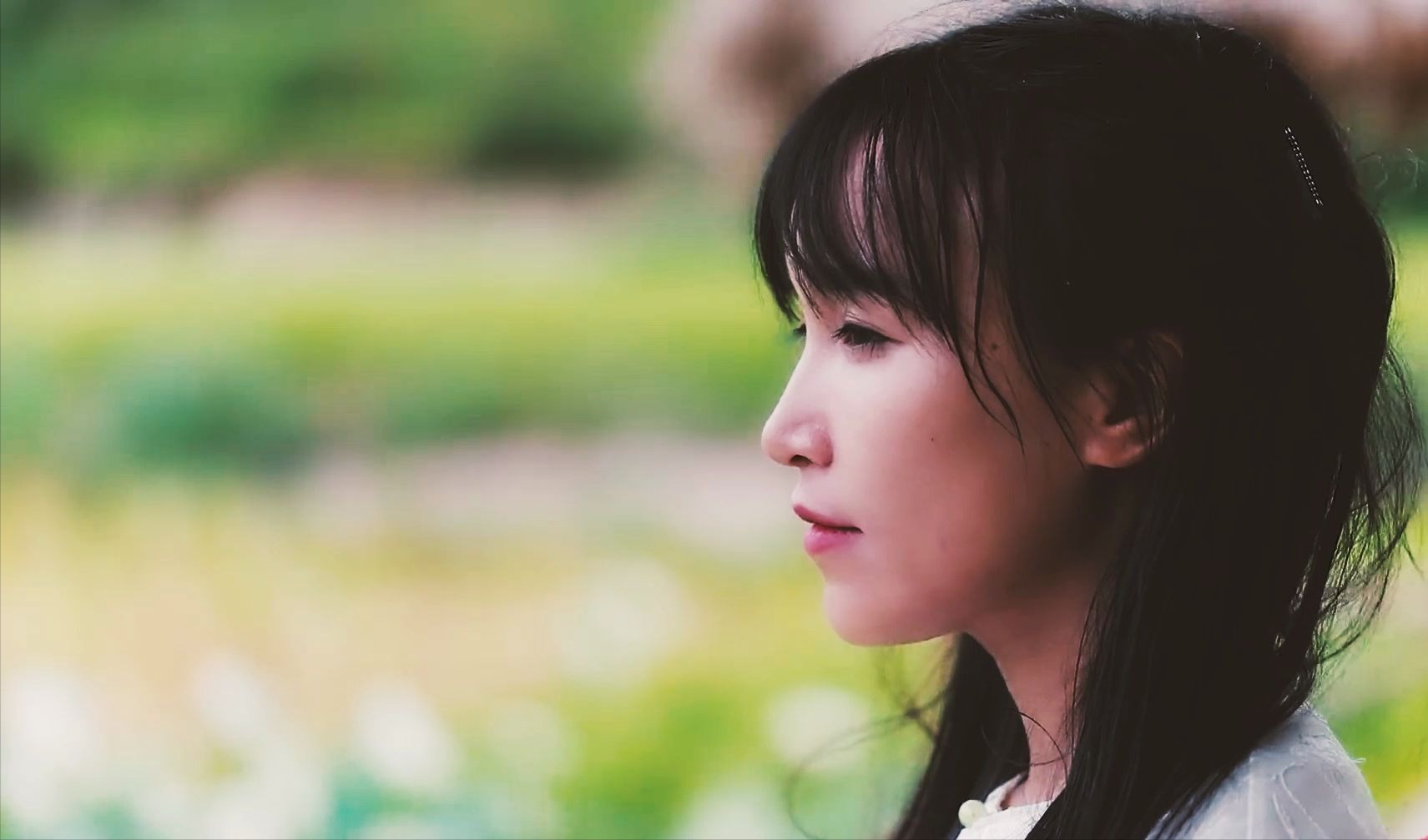 消失3年网红李子柒罕见露面,长脸尖下巴疑似整容,或将复出捞金