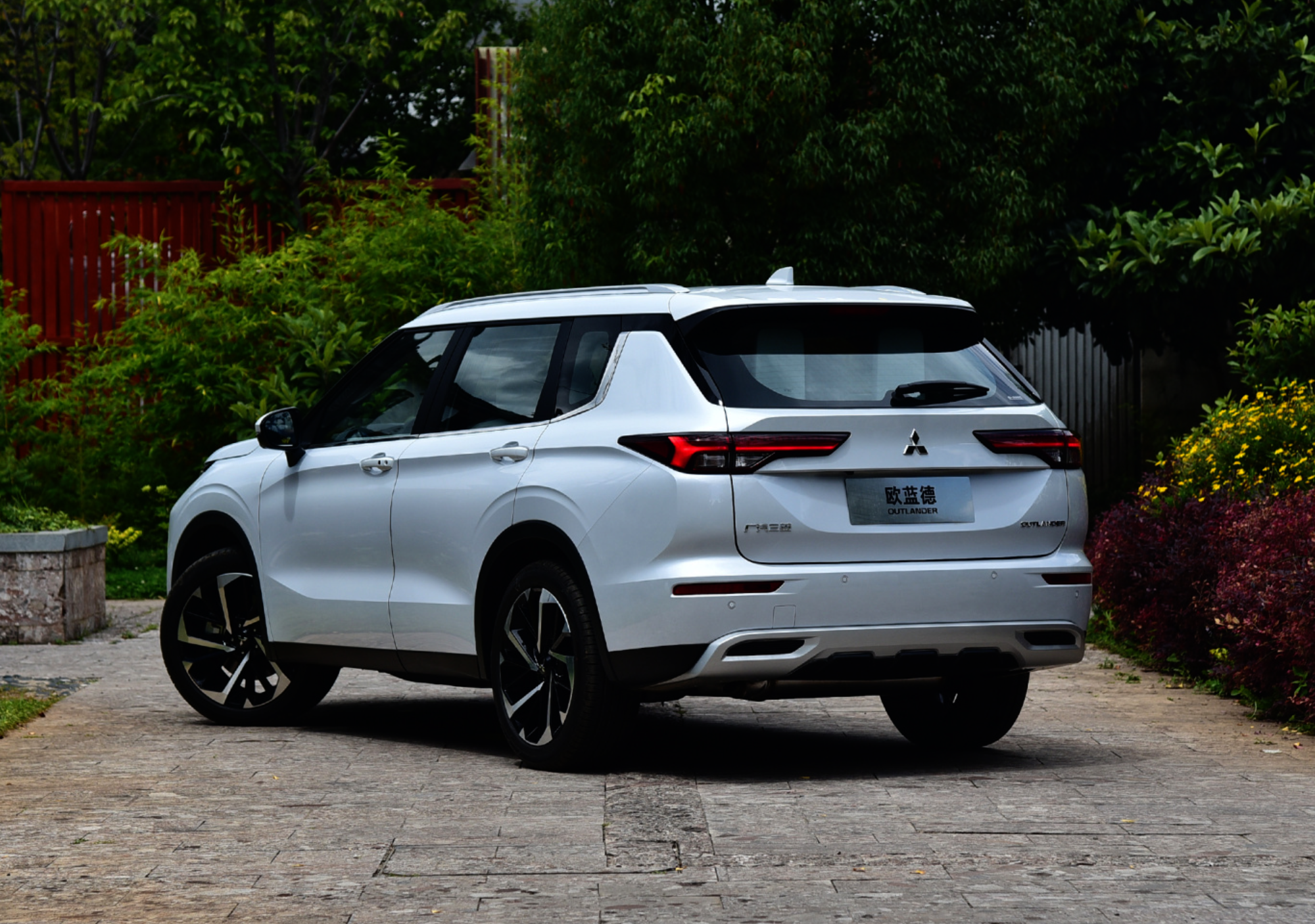 三菱欧蓝德新款开售了,16.98万起售,你会买吗?