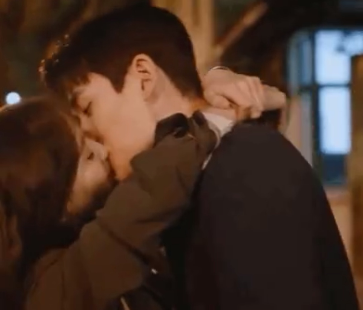 刘诗诗朱一龙19秒吻戏曝光!导演要求:理性的吻,眼神要有火