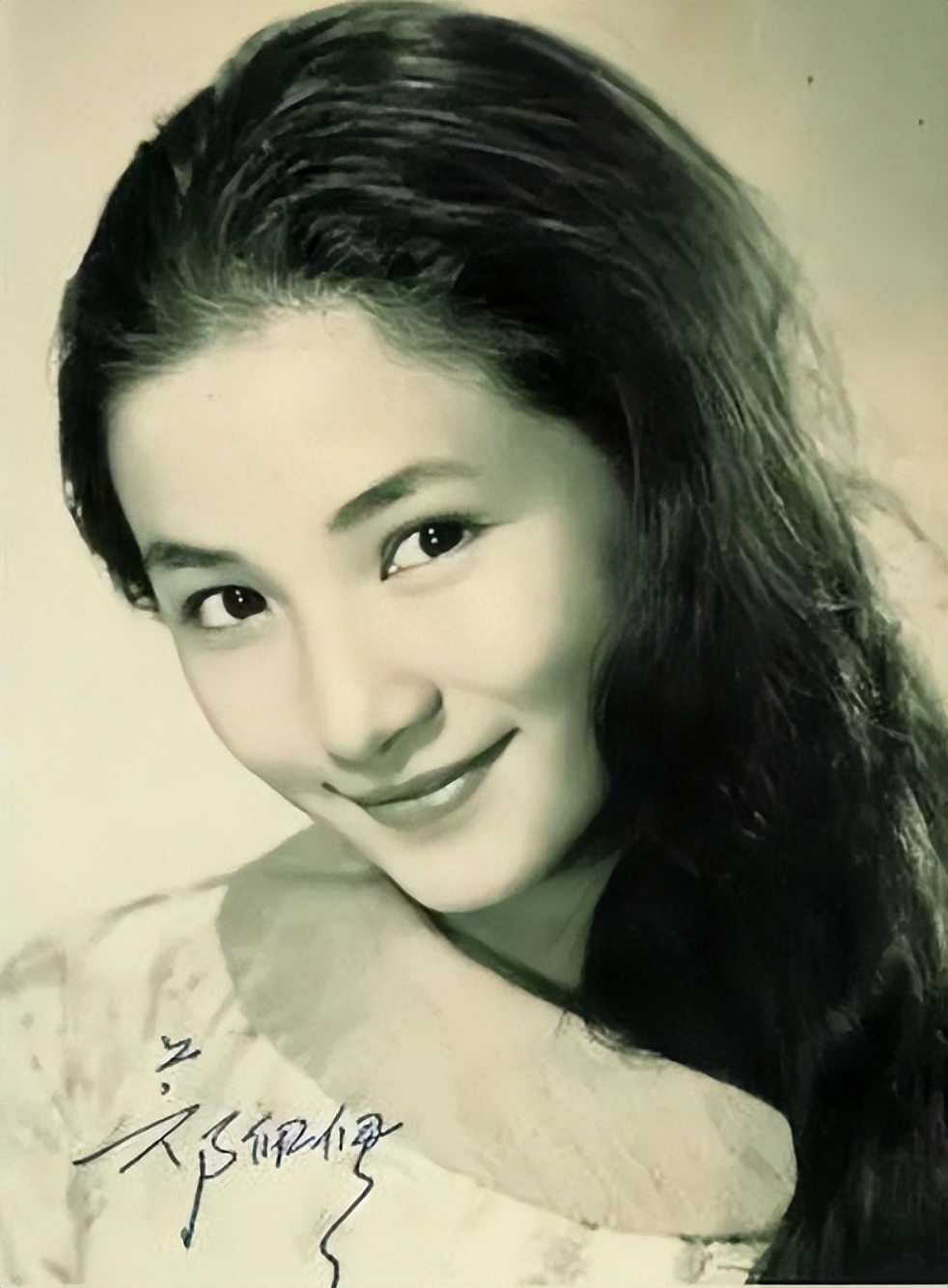 23岁嫁富豪,怀孕8次生子后净身出户,郑佩佩到底经历了什么?