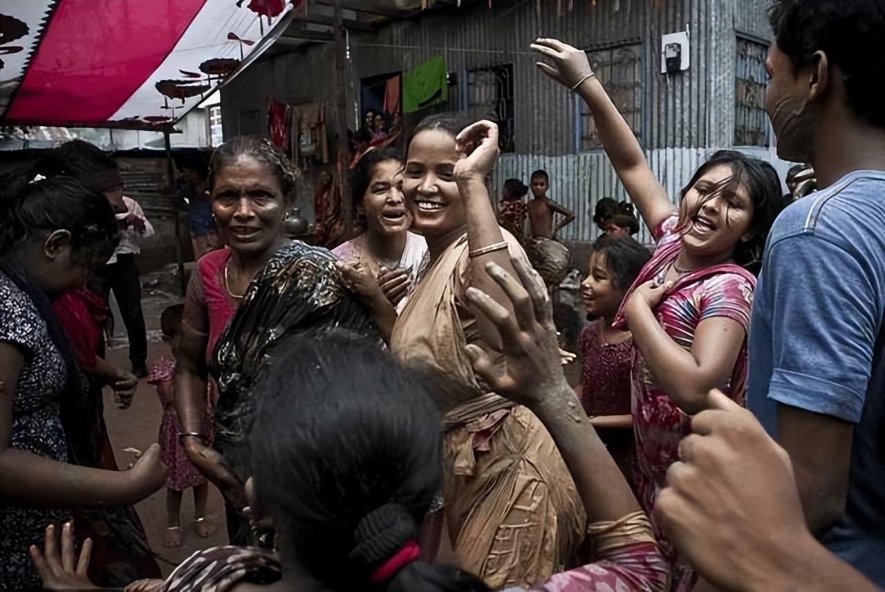 孟加拉究竟有多脏?女性当街随地大小便,印度看了都自叹不如